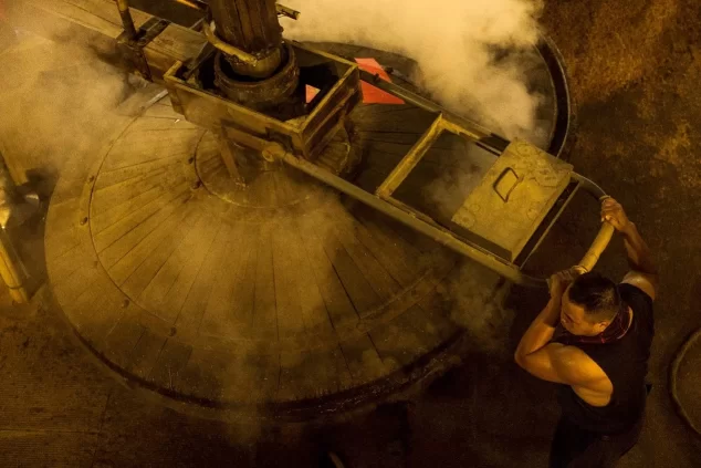 梦之蓝手工班燃起“火种”,让文化自信绽放时代光芒!(图2) 梦之蓝手工班燃起“火种”,让文化自信绽放时代光芒!(图2)