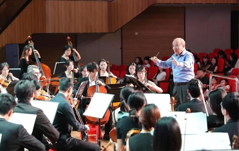 2024年度国家艺术基金资助项目——交响乐《玛纳斯》在江西师范大学音乐学院上演(图4) 2024年度国家艺术基金资助项目《玛纳斯》在江西师范大学音乐学院上演(图4)