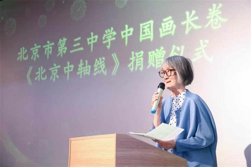 北京三中50名学生手绘中国画长卷《北京中轴线》由北京中轴线基金会收藏(图2) 北京三中50名学生手绘中国画长卷《北京中轴线》由北京中轴线基金会收藏(图2)