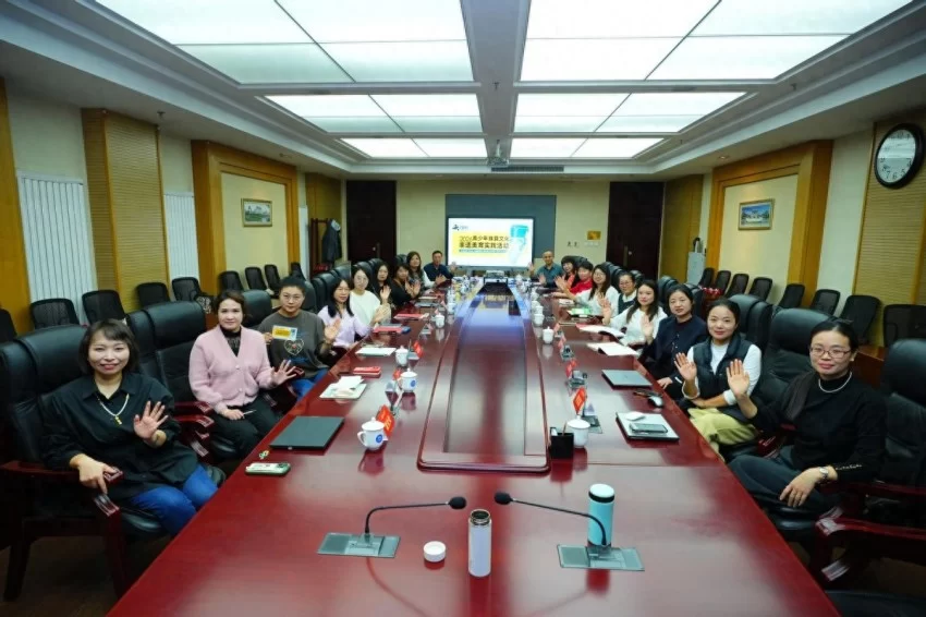 “大位杯”青少年非遗美育实践活动在哈尔滨工程大学启动(图1) “大位杯”青少年非遗美育实践活动在哈尔滨工程大学启动(图1)