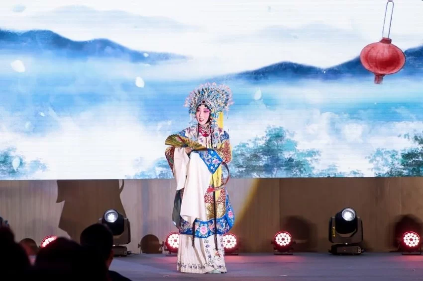 非遗焕新 价值共生——东城区构建非遗传承创新与文商旅融合发展新范式(图1) 非遗焕新 价值共生——东城区构建非遗传承创新与文商旅融合发展新范式(图1)