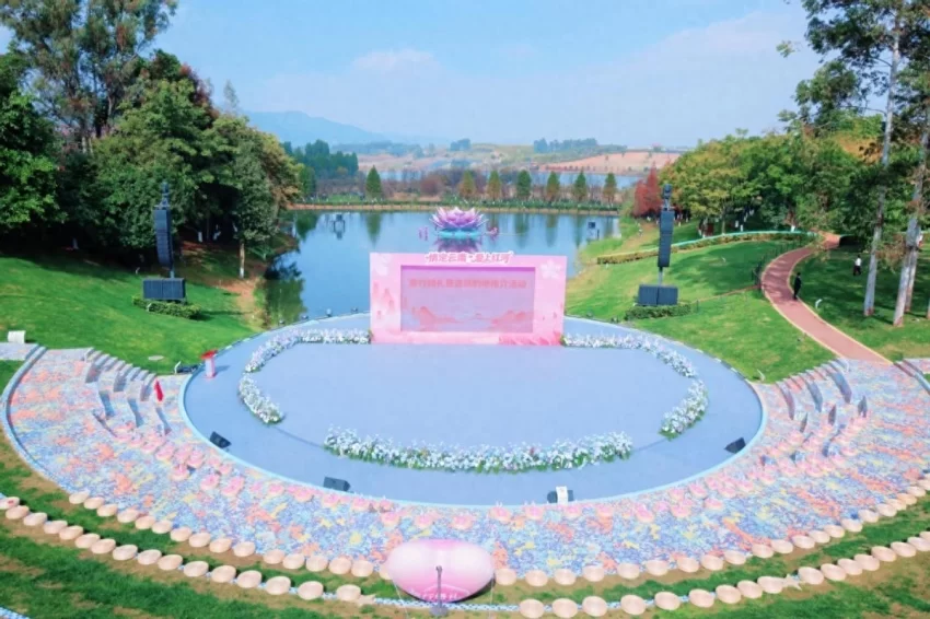 海拔1314米处邂逅浪漫,“情定云南·爱上红河”盛启(图1) 海拔1314米处邂逅浪漫,“情定云南·爱上红河”盛启(图1)