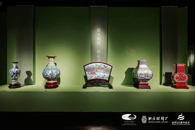 “景泰流芳 蓝韵新生” 景泰蓝传承与创新艺术展在国家大剧院开幕(图12) “景泰流芳 蓝韵新生” 景泰蓝传承与创新艺术展在国家大剧院开幕(图12)